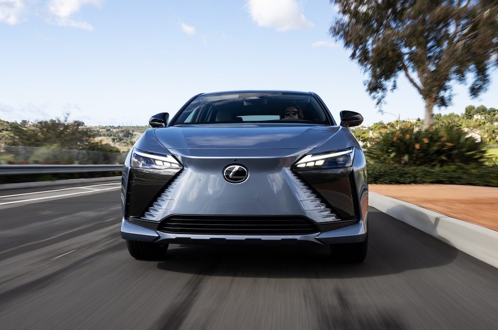 Un Vistazo al Lexus RZ 450e Luxury 2023 • AUTORUTAS
