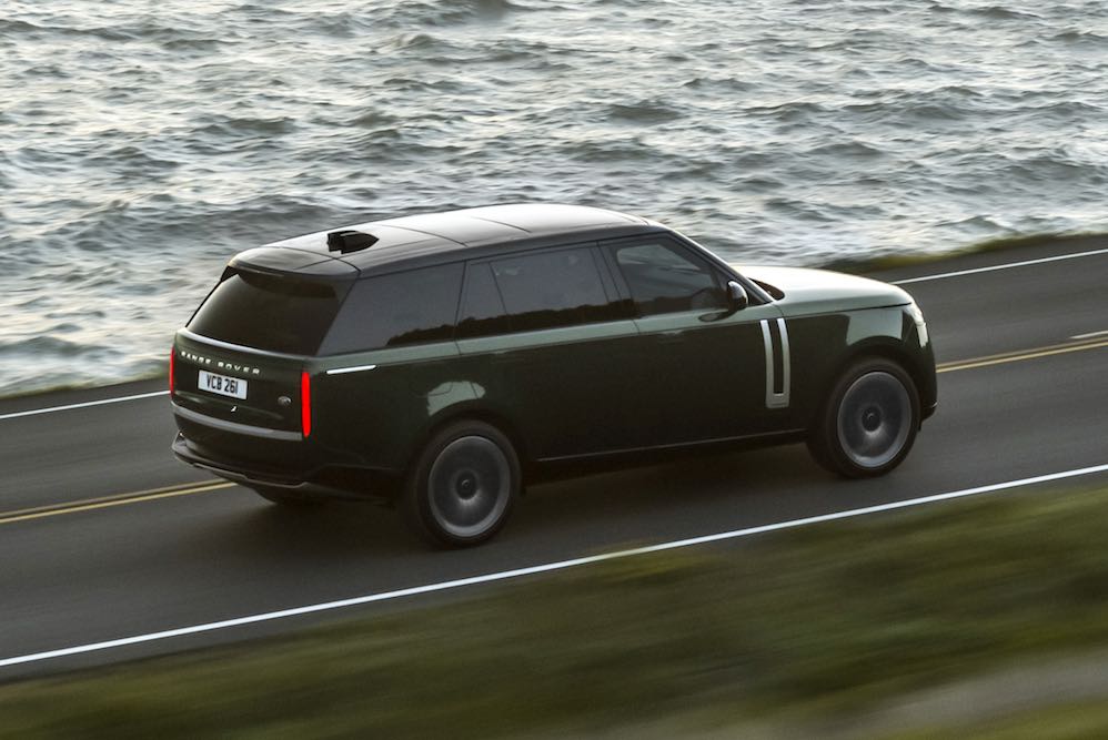 Range Rover SE 2025: Lujo y Versatilidad • AUTORUTAS